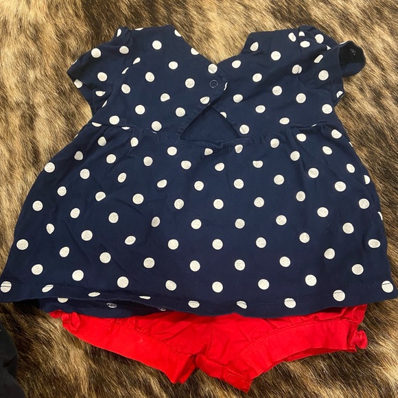 Carter’s polka dot outfit - Picture 2 of 4